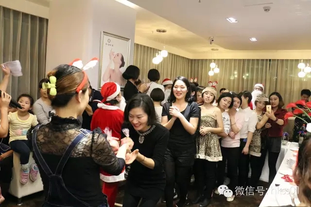 王俊華總裁親自贈予平安果